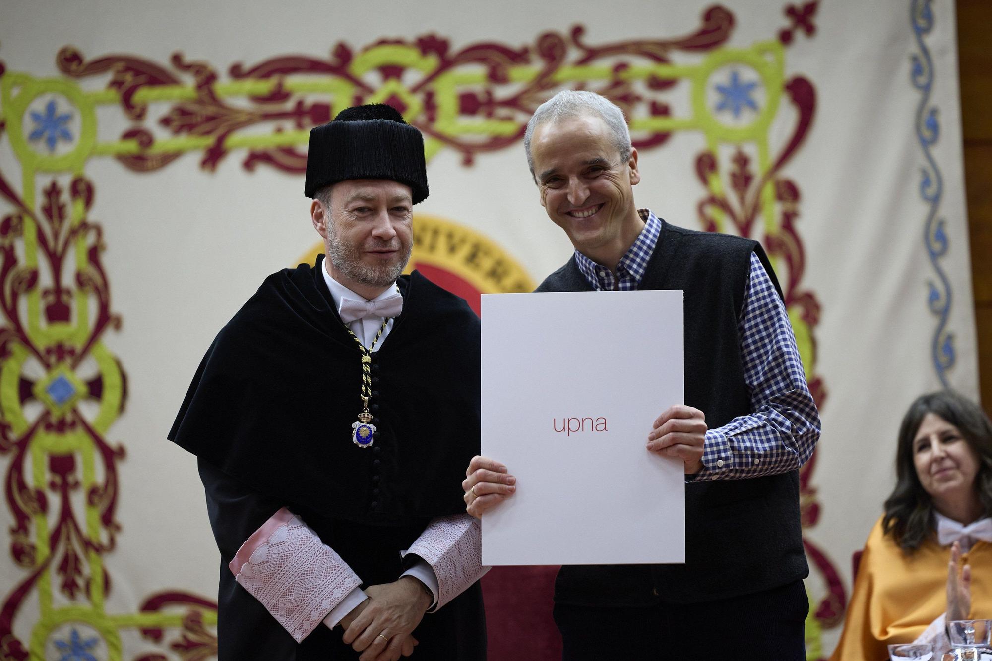 Fotos del homenaje de la UPNA a las personas que llevan 25 años trabajando en la Universidad
