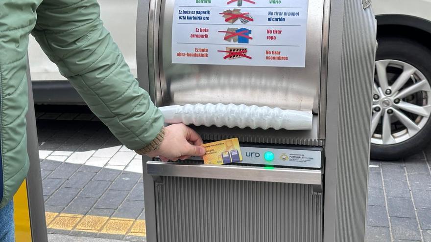 Los comerciantes de Portugalete abrirán con tarjeta el buzón de recogida neumática