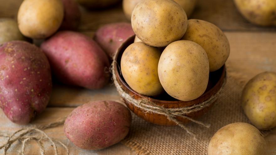 Un nutricionista advierte sobre las patatas con brotes: así debes cocinarlas