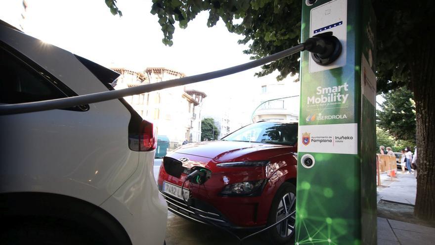 Pamplona mantiene la bonificación para los coches eléctricos por aparcar