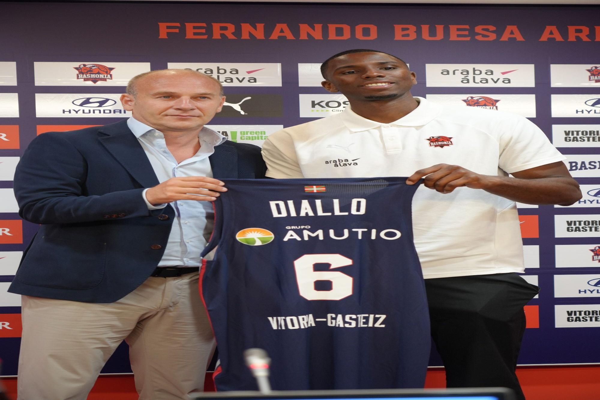 En imágenes: Presentación de Diallo como jugador del Baskonia
