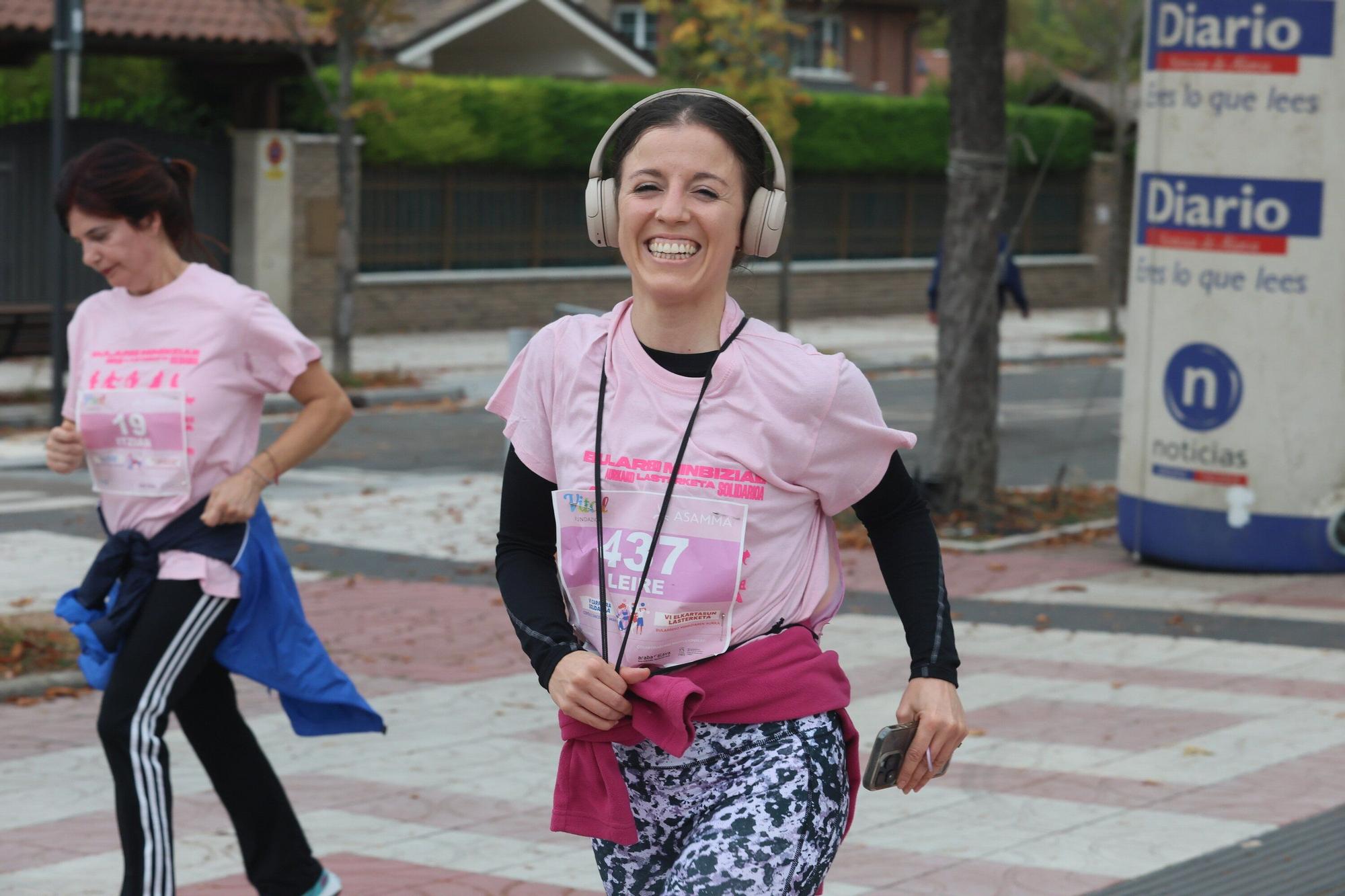 En imágenes: Vitoria se vuelca con la VI Carrera Solidaria contra el Cáncer de Mama