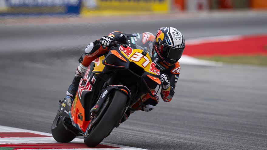 Pedro Acosta y KTM resurgen en Montmeló