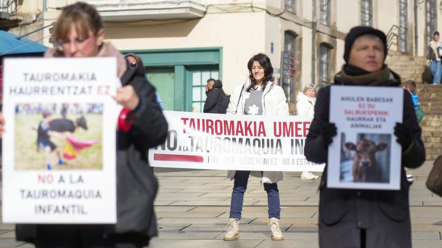 En imágenes: Concentración en contra de la Ley Taurina