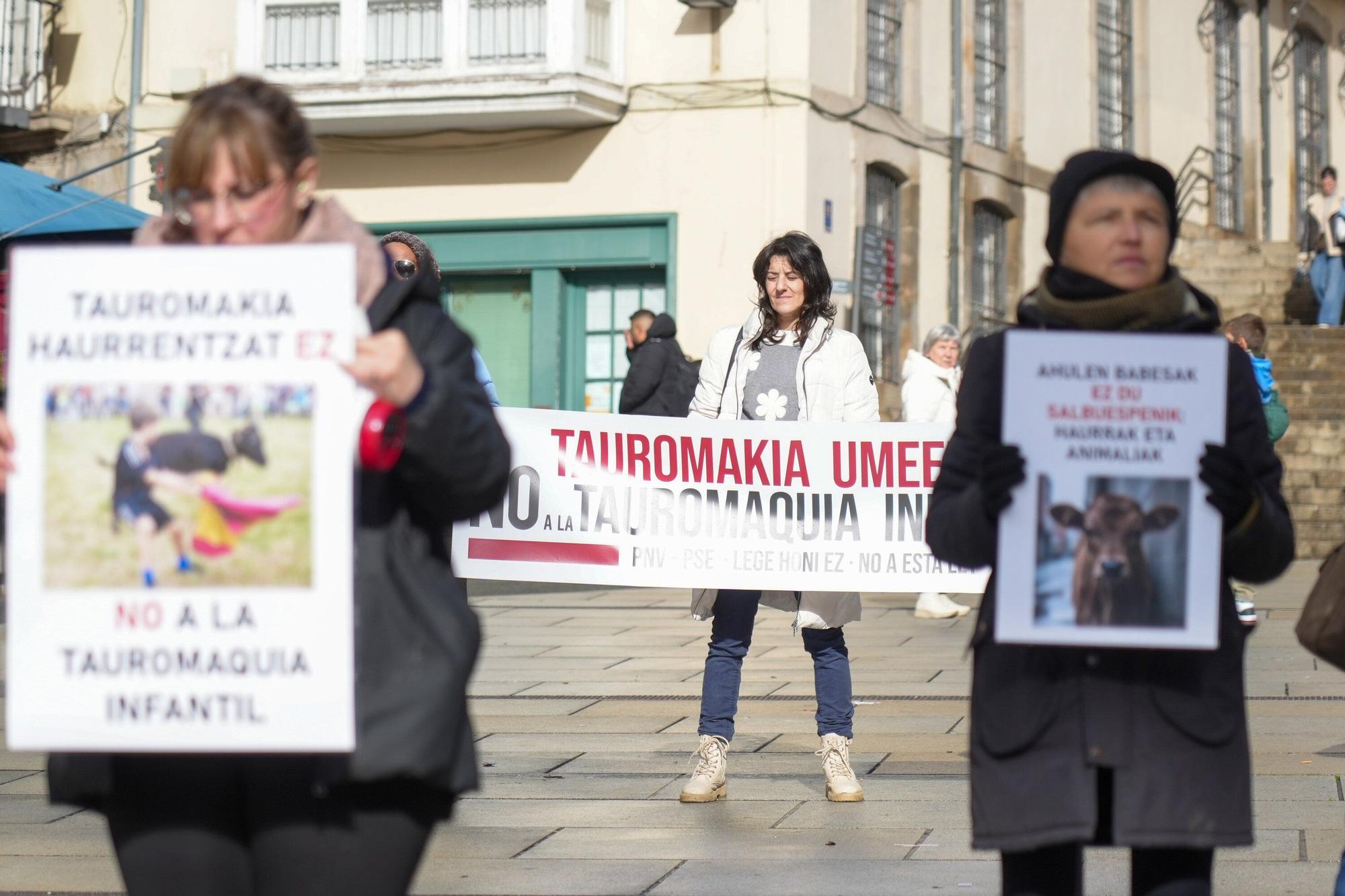 En imágenes: Concentración en contra de la Ley Taurina