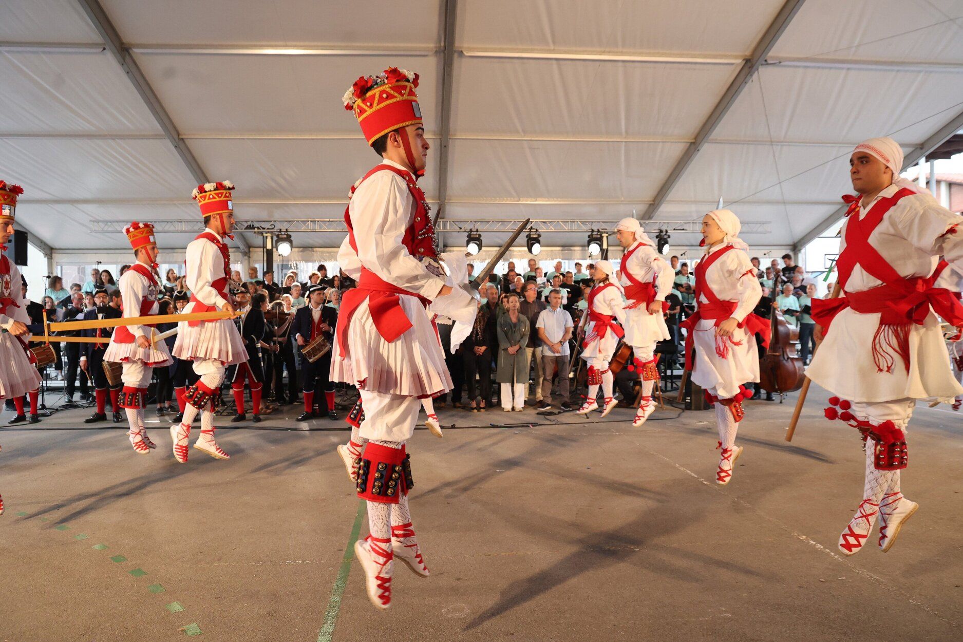 Sin mugas, pero con música y danzas, para celebrar los 1.000 años de 'Ipuskoa' en Berastegi