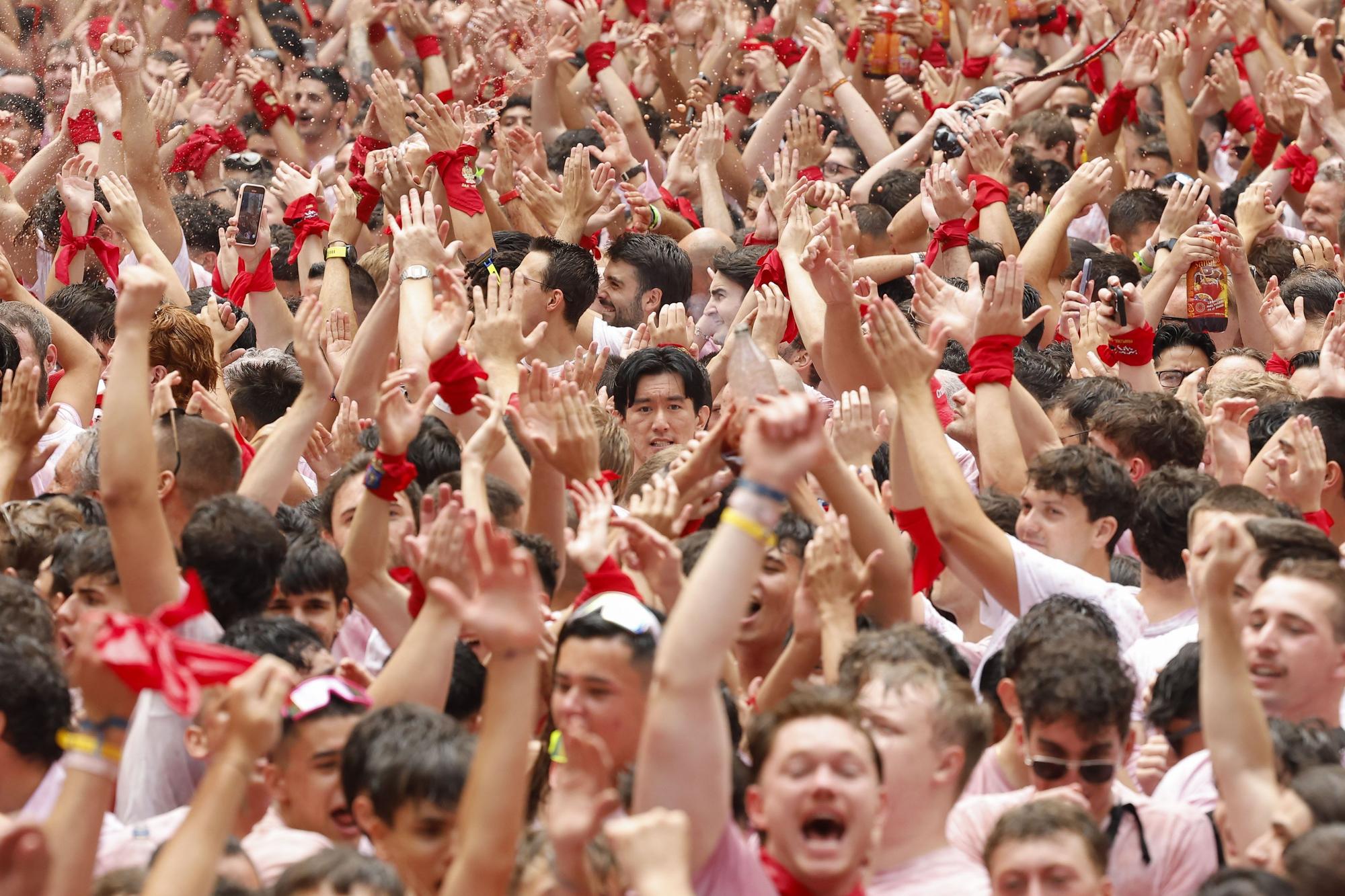 Fotos del  Chupinazo de San Fermín 2025 en Pamplona: ¡La fiesta más internacional se enciende con un grito solidario por Palestina!