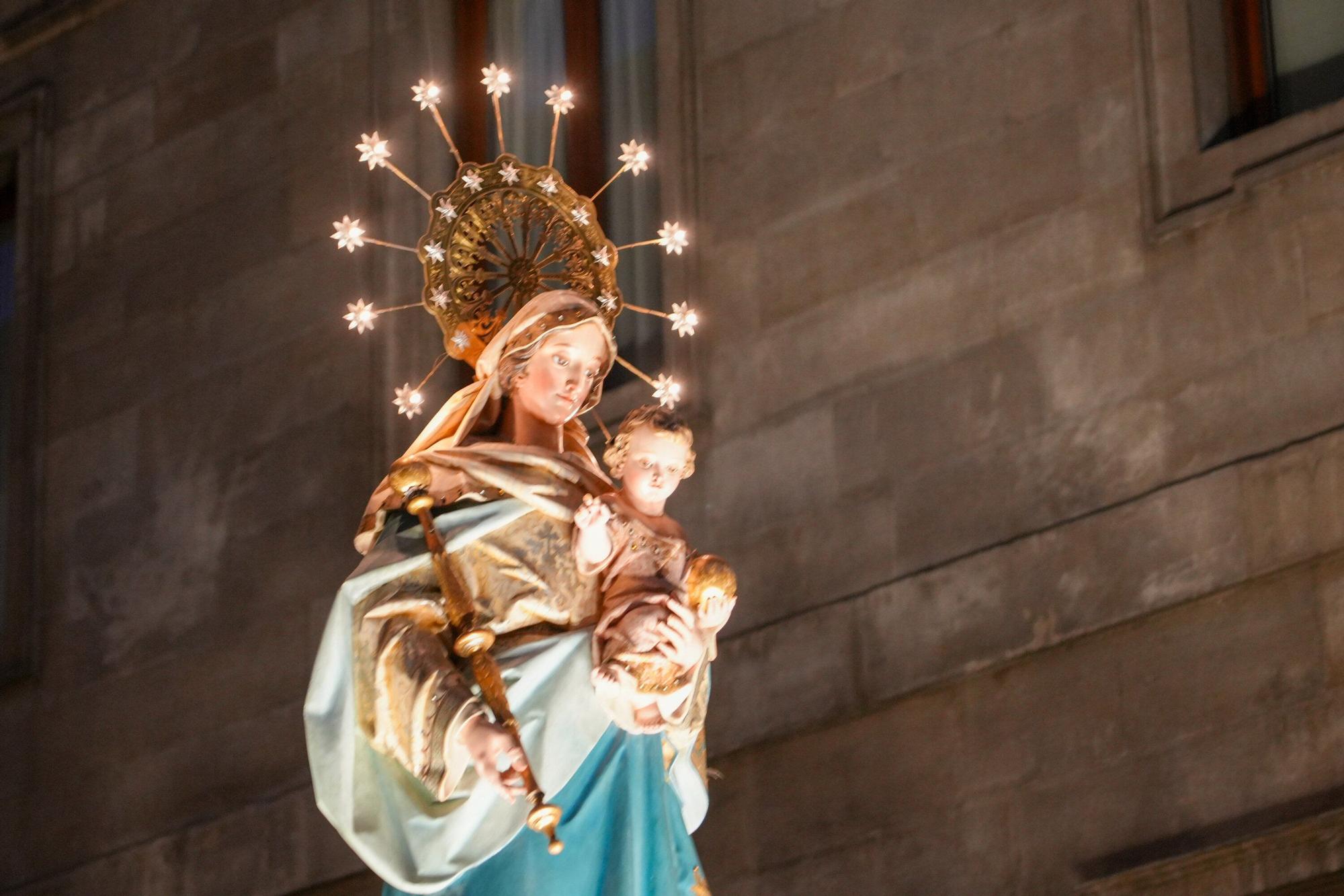En imágenes: Fervor religioso en la procesión de los faroles