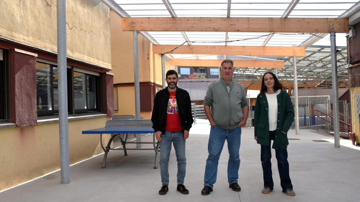 Representantes del Ayuntamiento y del colegio