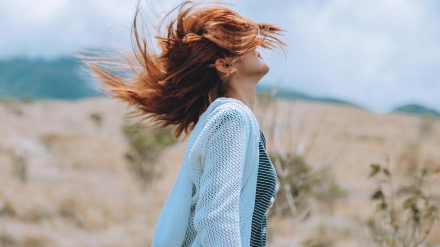 Consejos para proteger tus ojos y evitar molestias cuando el viento sopla con fuerza