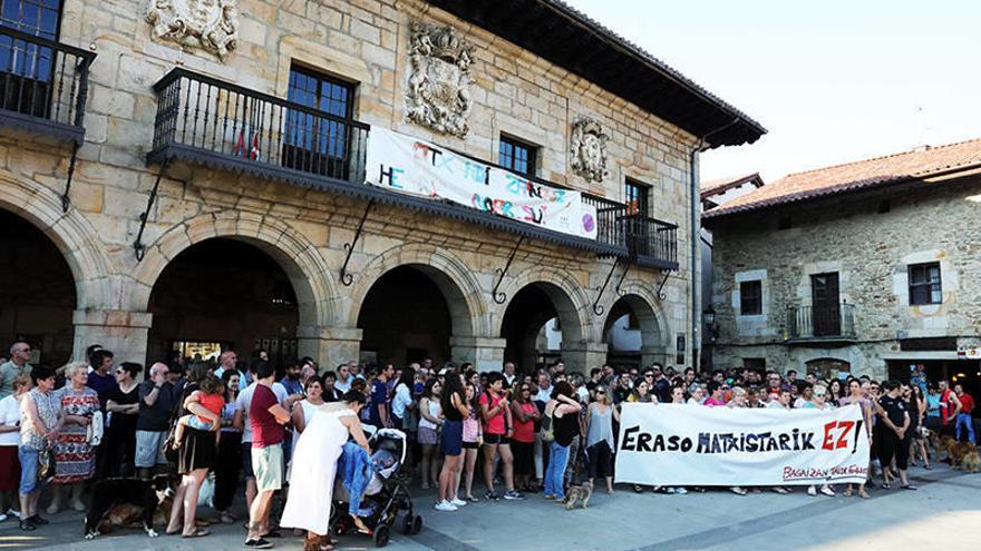 Otxandio se rebela contra los ataques machistas a las mujeres