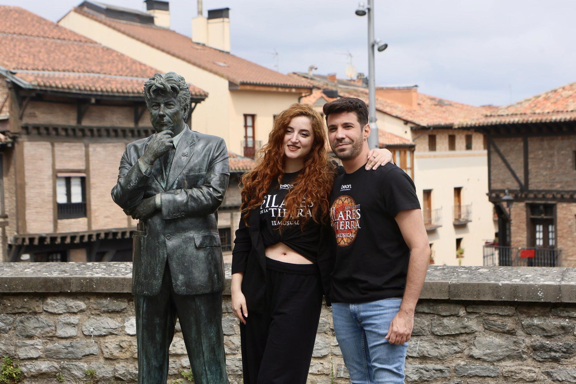 En imágenes: Parte del equipo de &#039;Los pilares de la Tierra, el musical&#039; visita la Catedral Santa María de Vitoria-Gasteiz