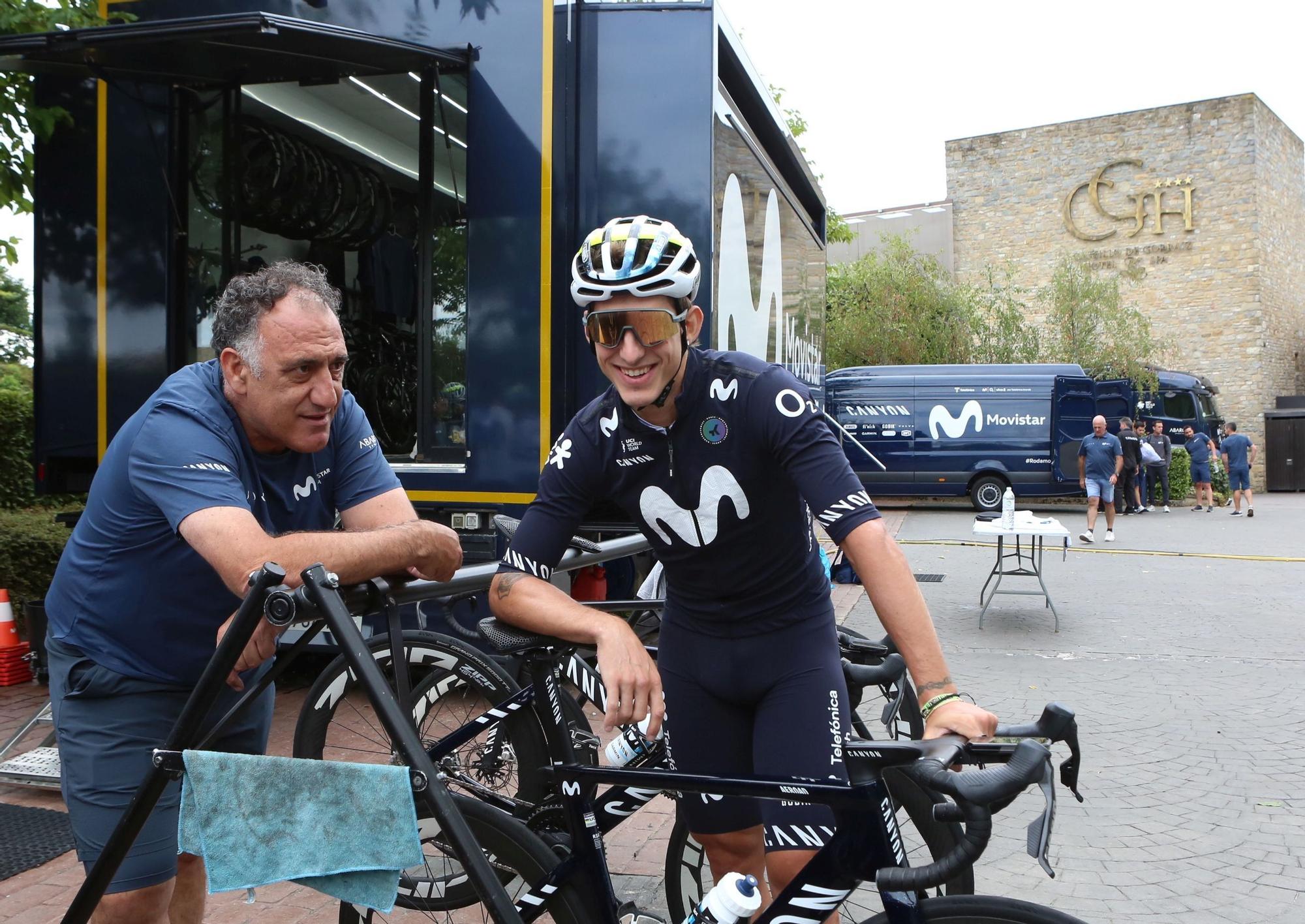 Movistar Team sale a rodar por la Comarca de Pamplona en la jornada de descanso de La Vuelta