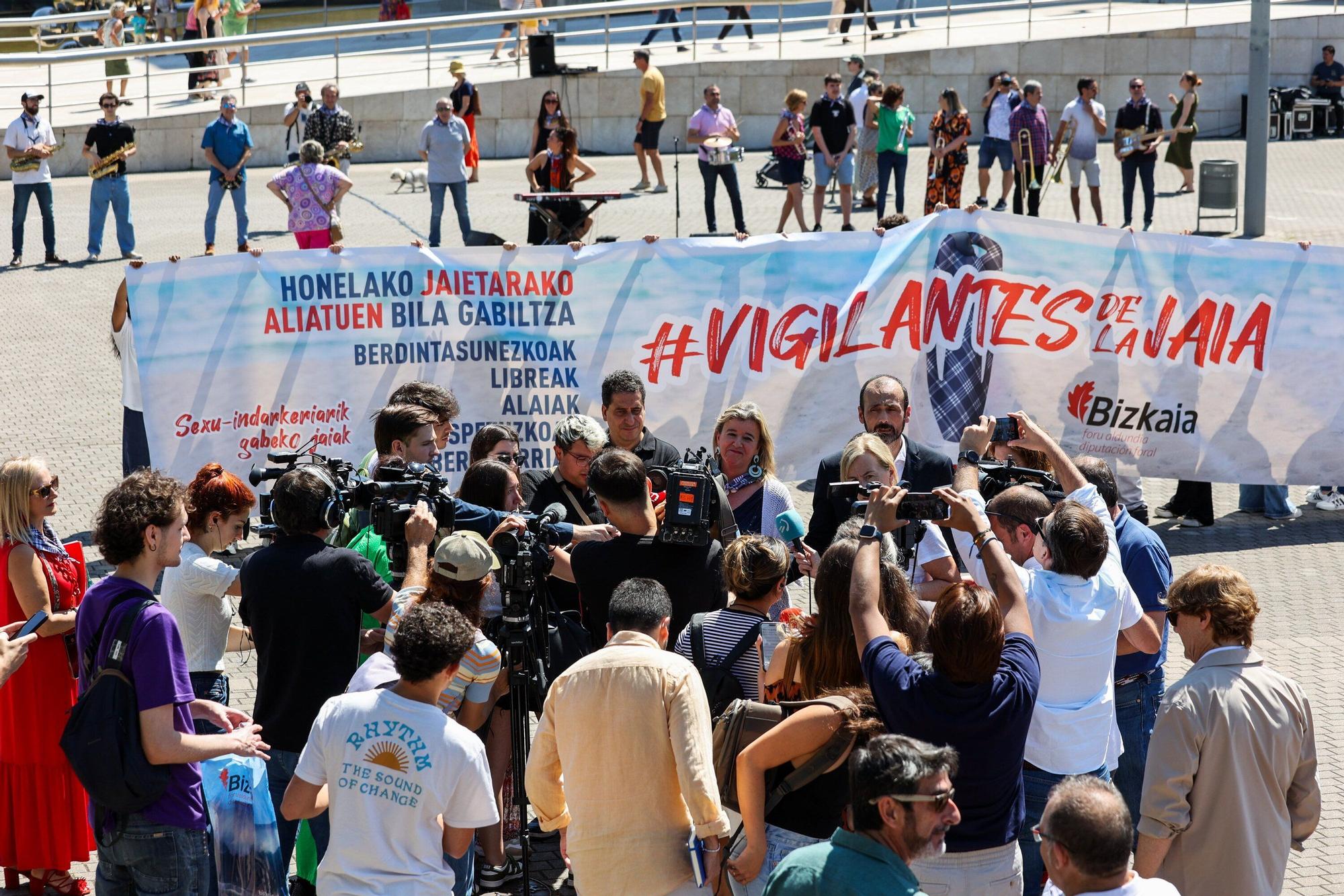 En Imágenes: Vigilantes de la Jaia. Nueva campaña contra las agresiones sexuales en fiestas en Bizkaia