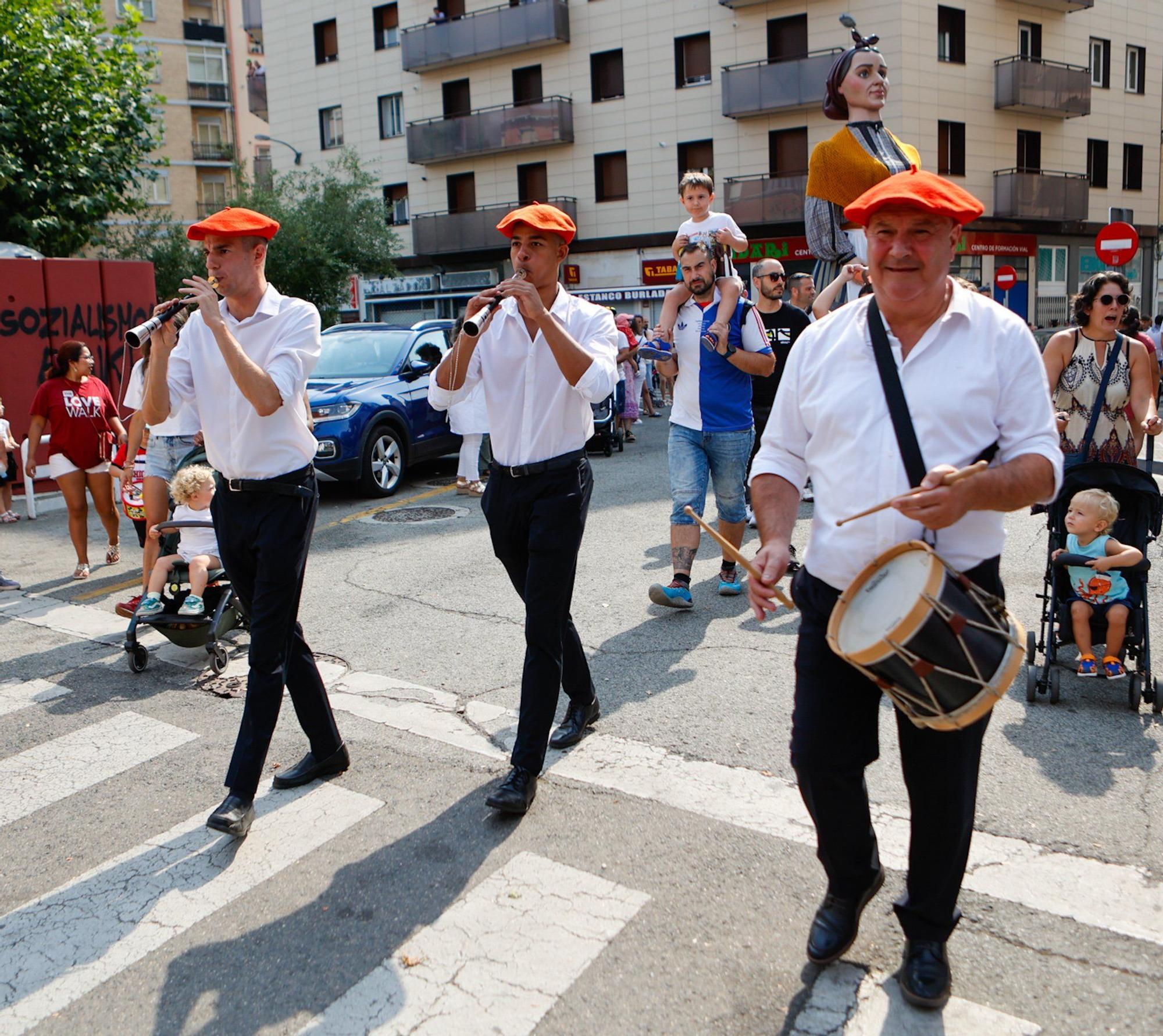 Fotos del chupinazo infantil en fiestas de Burlada 2025