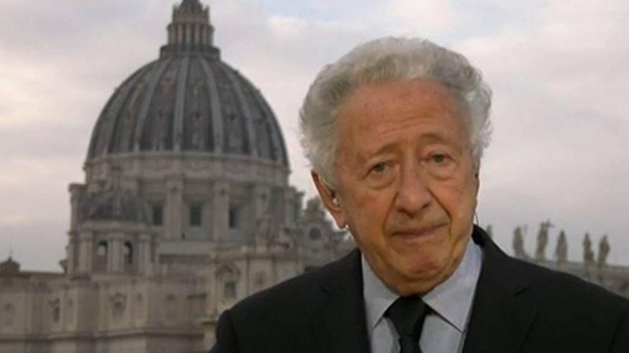Denuncian por presunto acoso sexual al periodista y sacerdote Antonio Pelayo