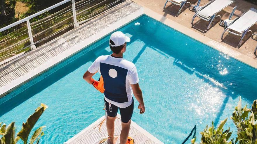 ¿Se puede prohibir el uso de la piscina a los vecinos morosos?