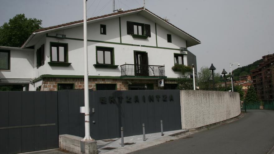 Un hombre intenta agredir a su vecina con un cuchillo de cocina en Beasain