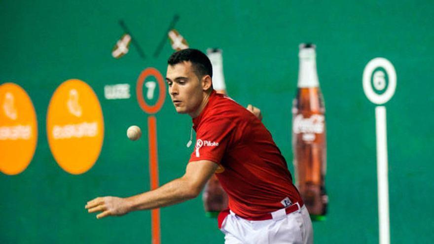Erik Jaka, premio al trabajo en el Astelena