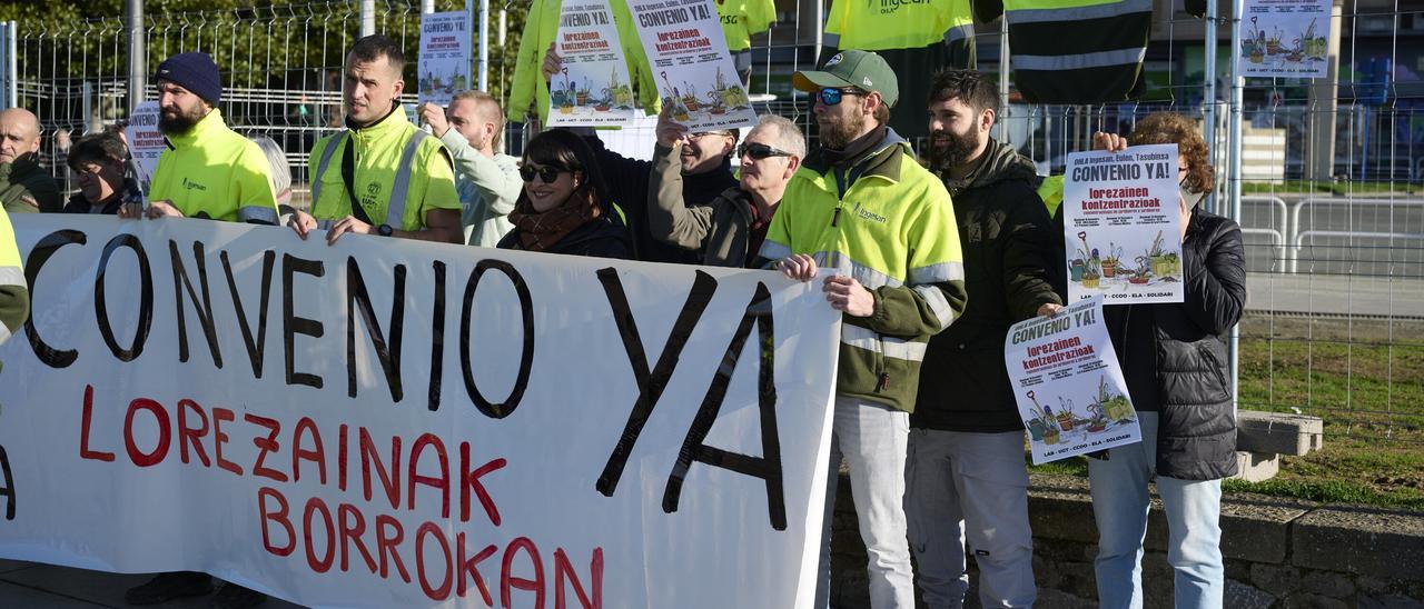 Protesta por "el bloqueo de la patronal a la creación del primer convenio colectivo de jardinería del ámbito municipal"
