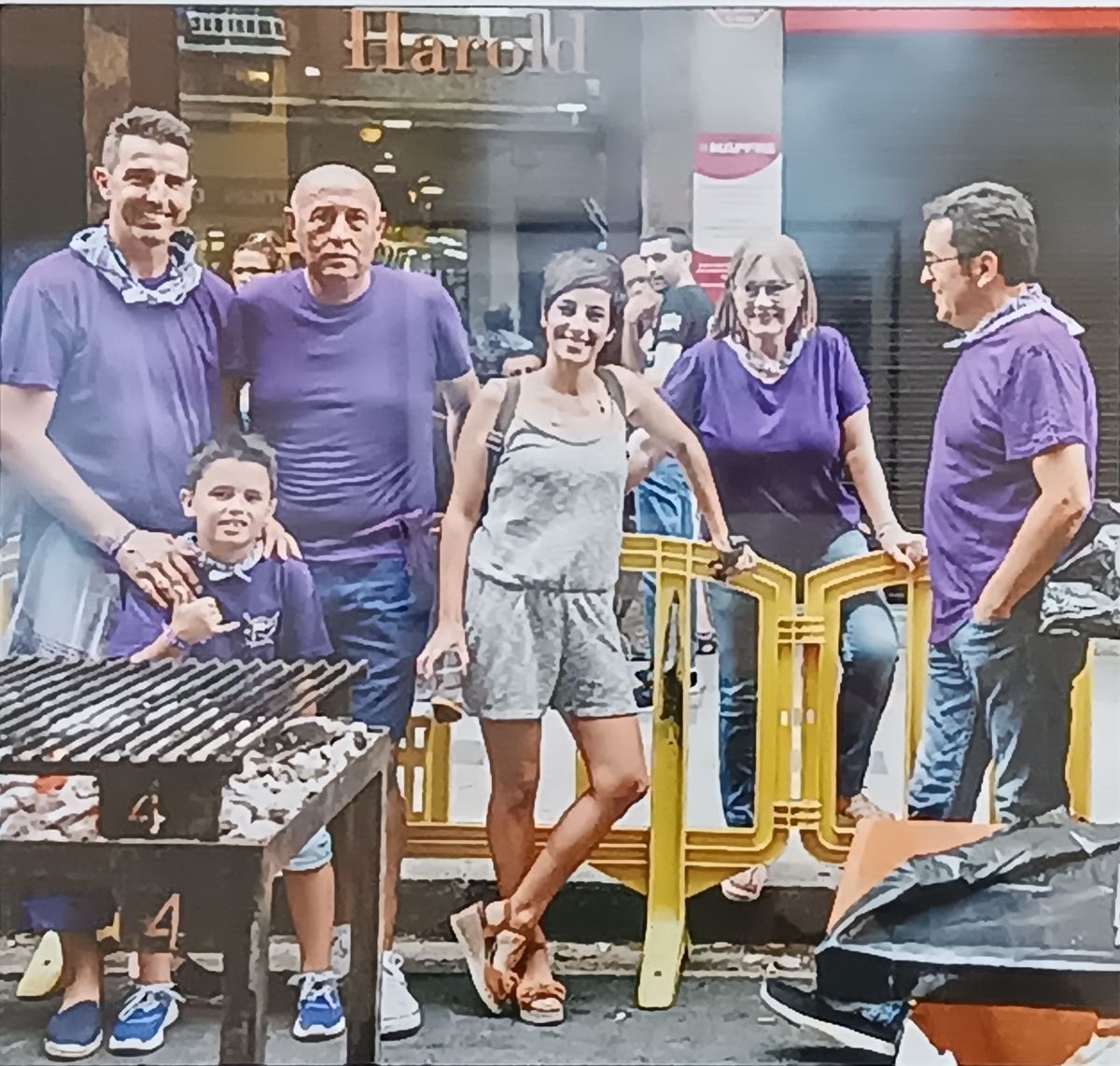 La televisiva Adela González aparece en una de las fotos.