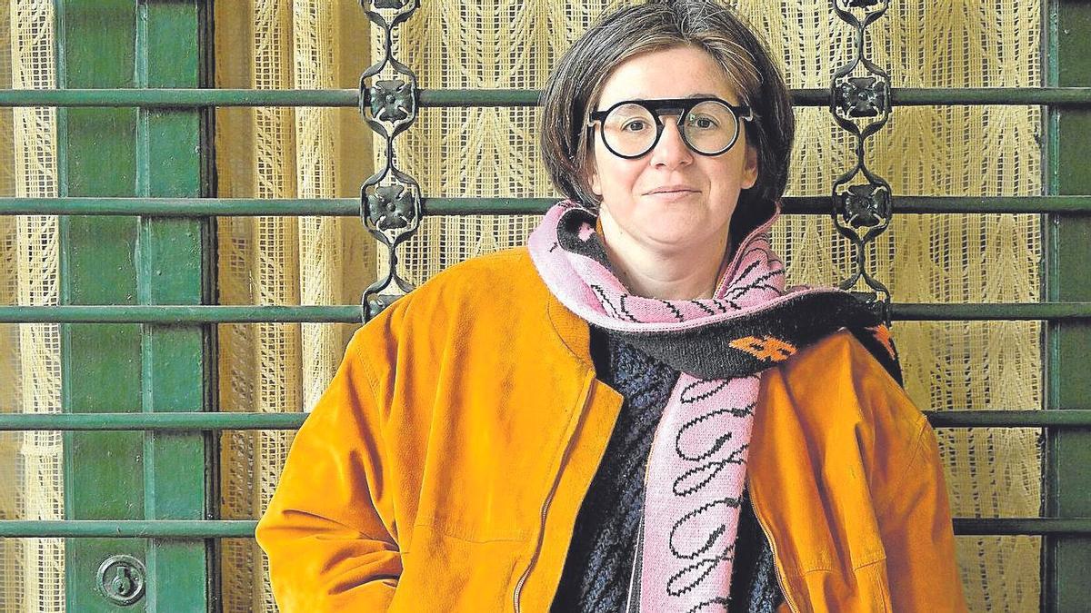 Desira queerretik bestelako harremanen bila dabil nobelaren protagonista.