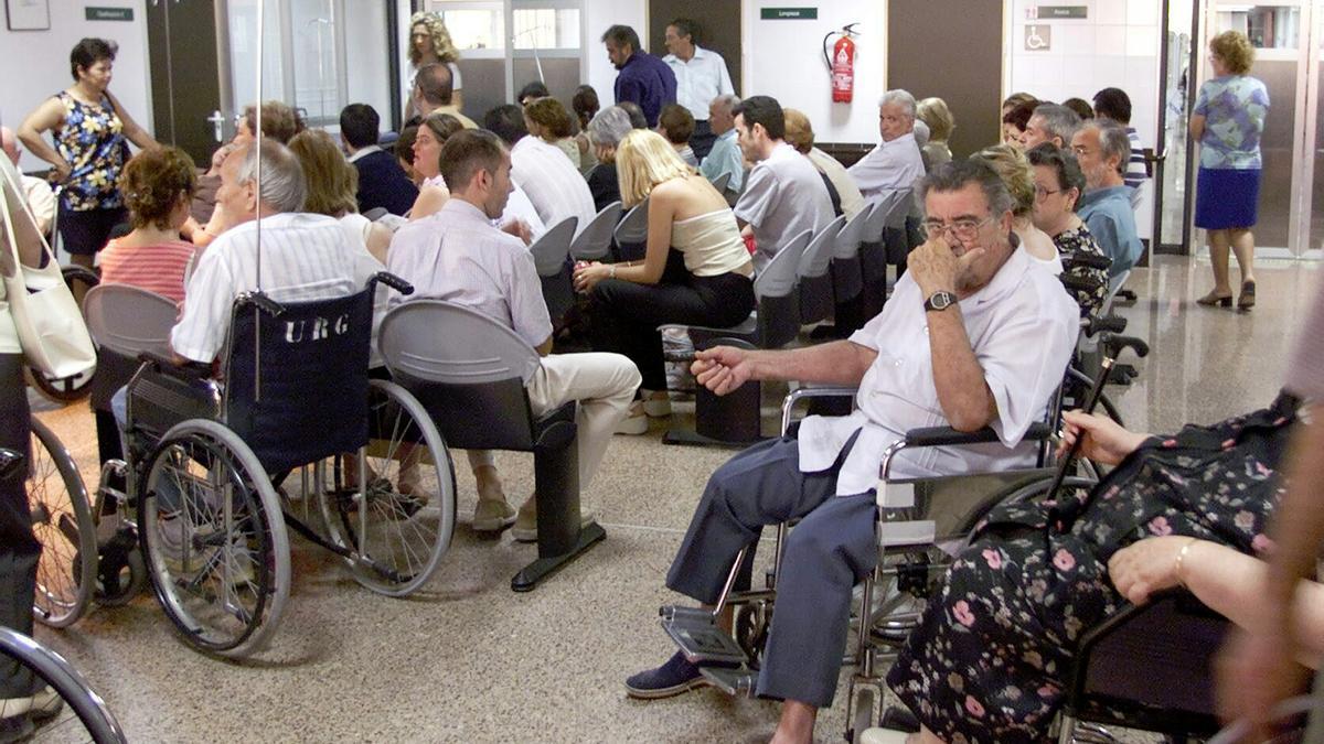 Sala de espera de urgencias en un hospital.