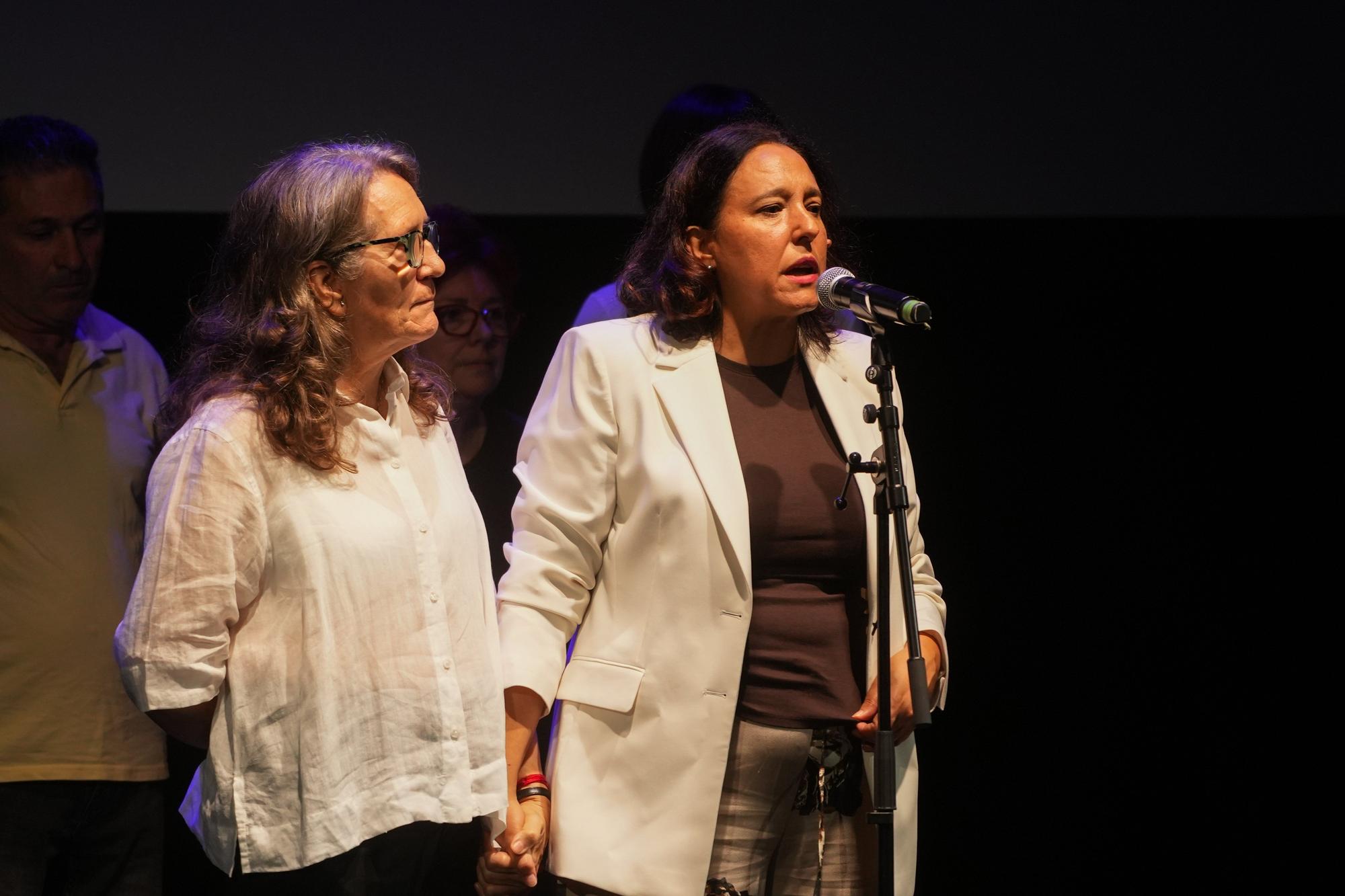 Las asociaciones de víctimas de la dana llenan un teatro de música y poesía para homenajear a sus fallecidos