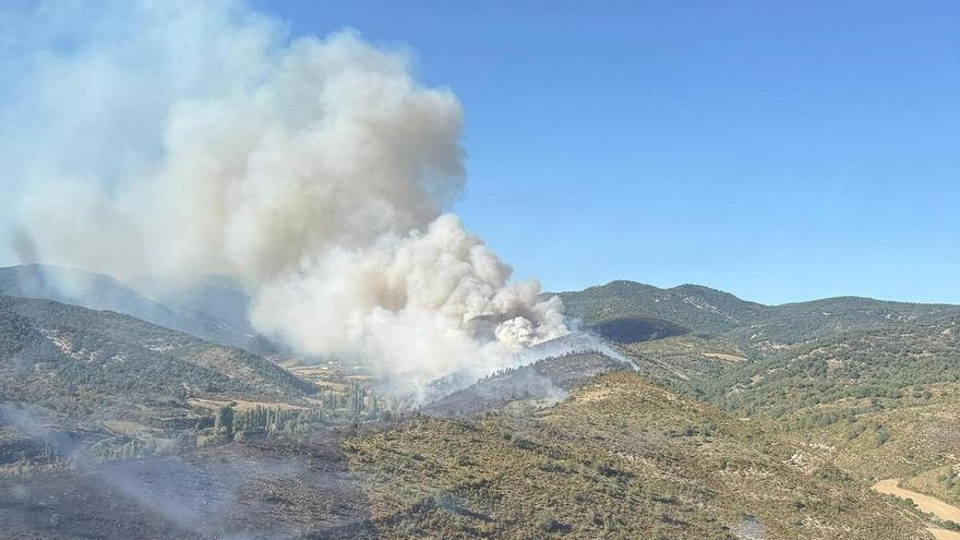 Bomberos de Navarra da por controlado el incendio en Urraúl Alto, que ha quemado más de 60 hectáreas