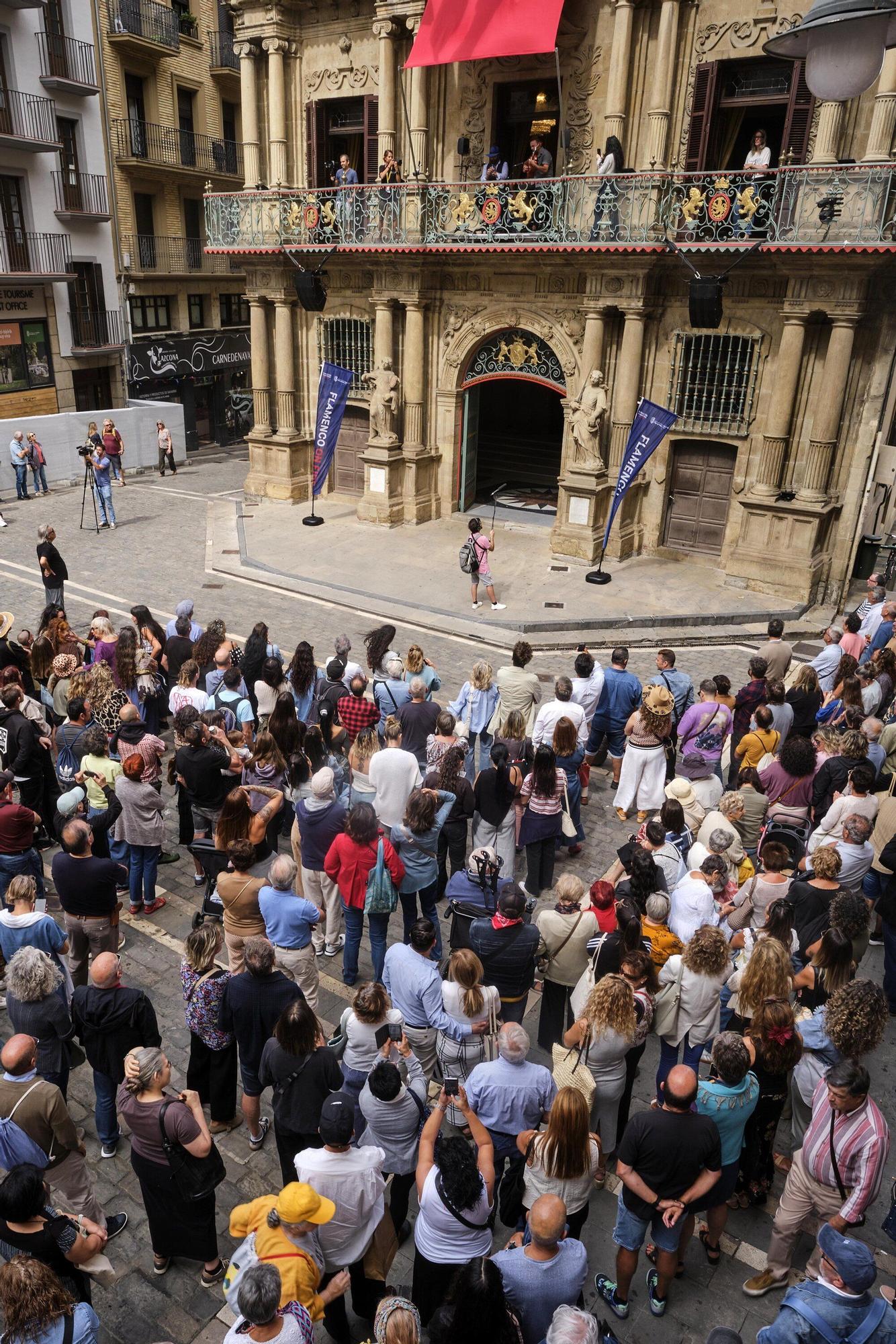 Actuación de Duquende y Julio Romero en la Plaza del Ayuntamiento