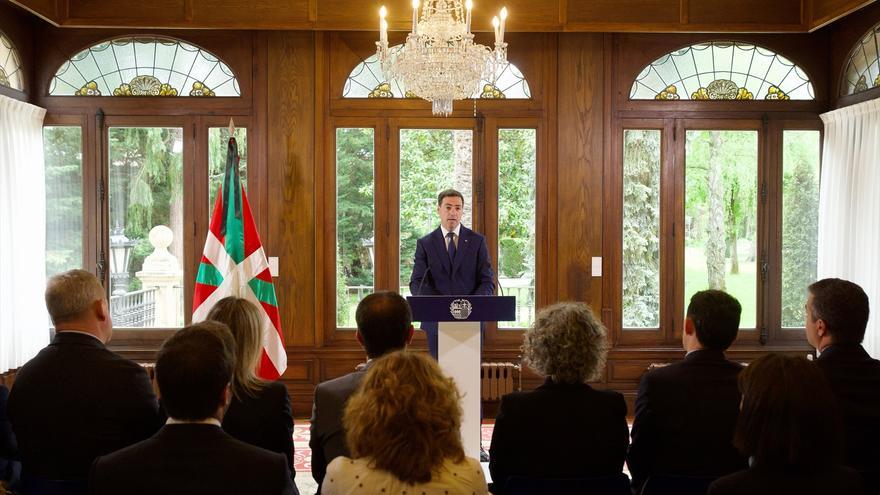 Pradales ensalza a Garaikoetxea como arquitecto del autogobierno y "artífice del renacer de la identidad vasca"