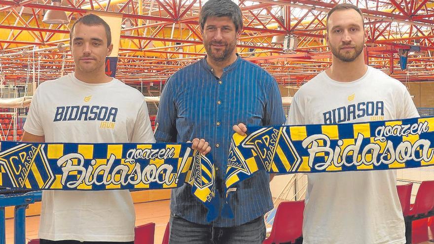 Bidasoak Asier Nieto eta Mitic aurkeztu ditu: “fitxaketa bikainak biak”