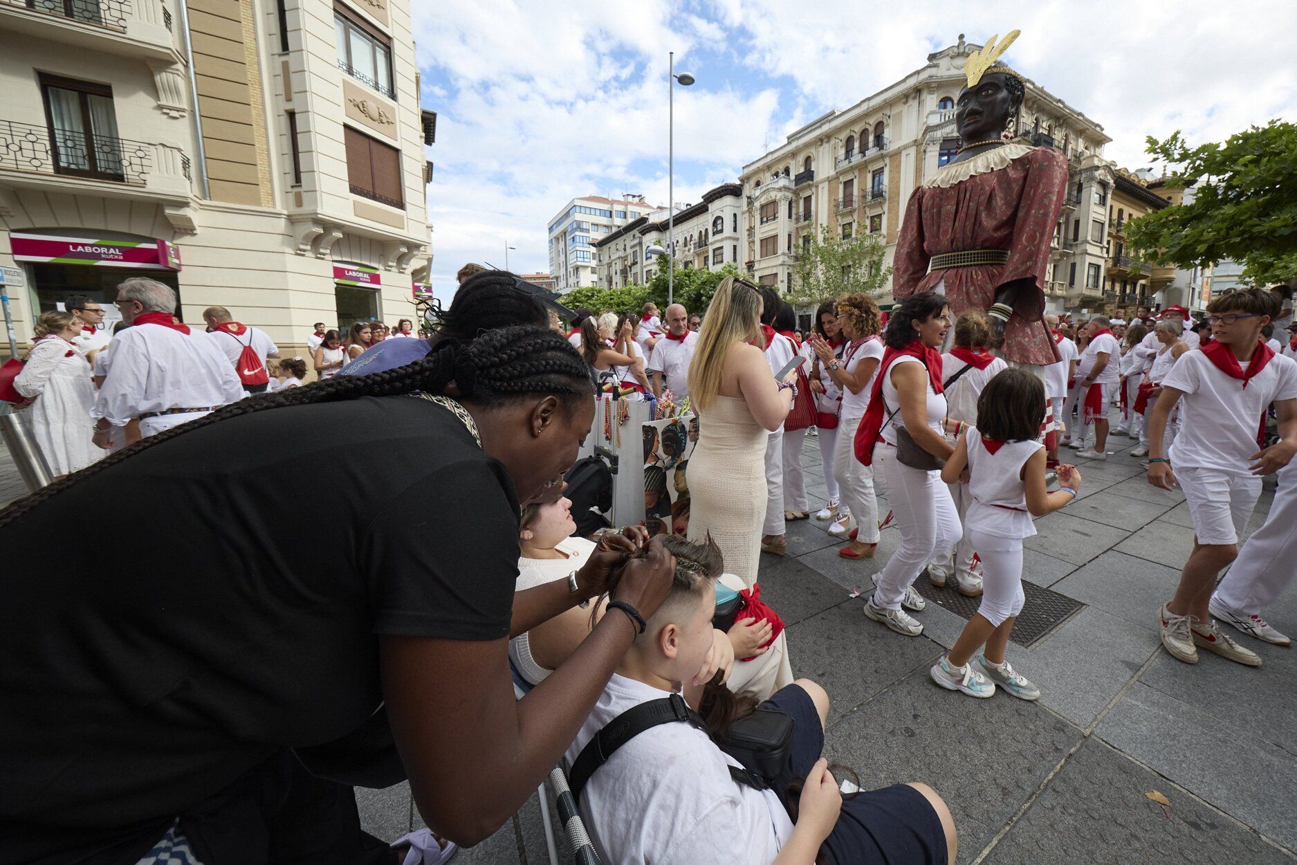 Imágenes de la primera salida de la Comparsa de Gigantes estos Sanfermines