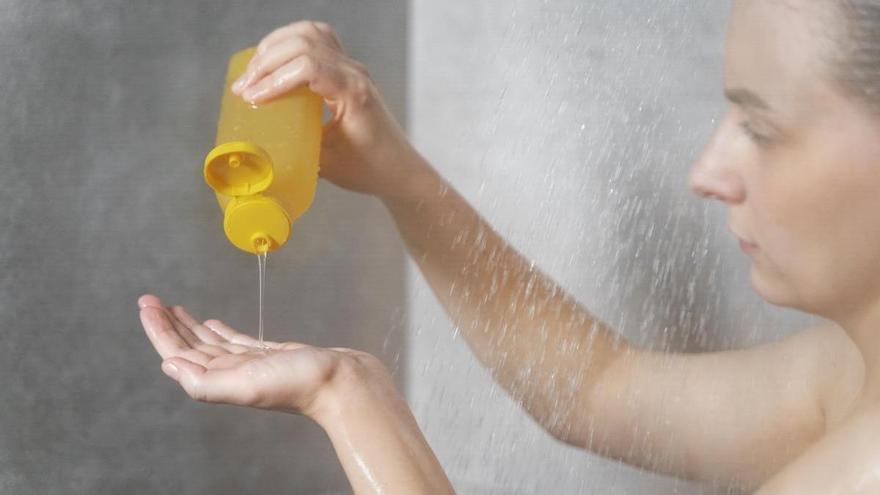 Sanidad ordena retirar del mercado un gel de ducha por la presencia de una bacteria
