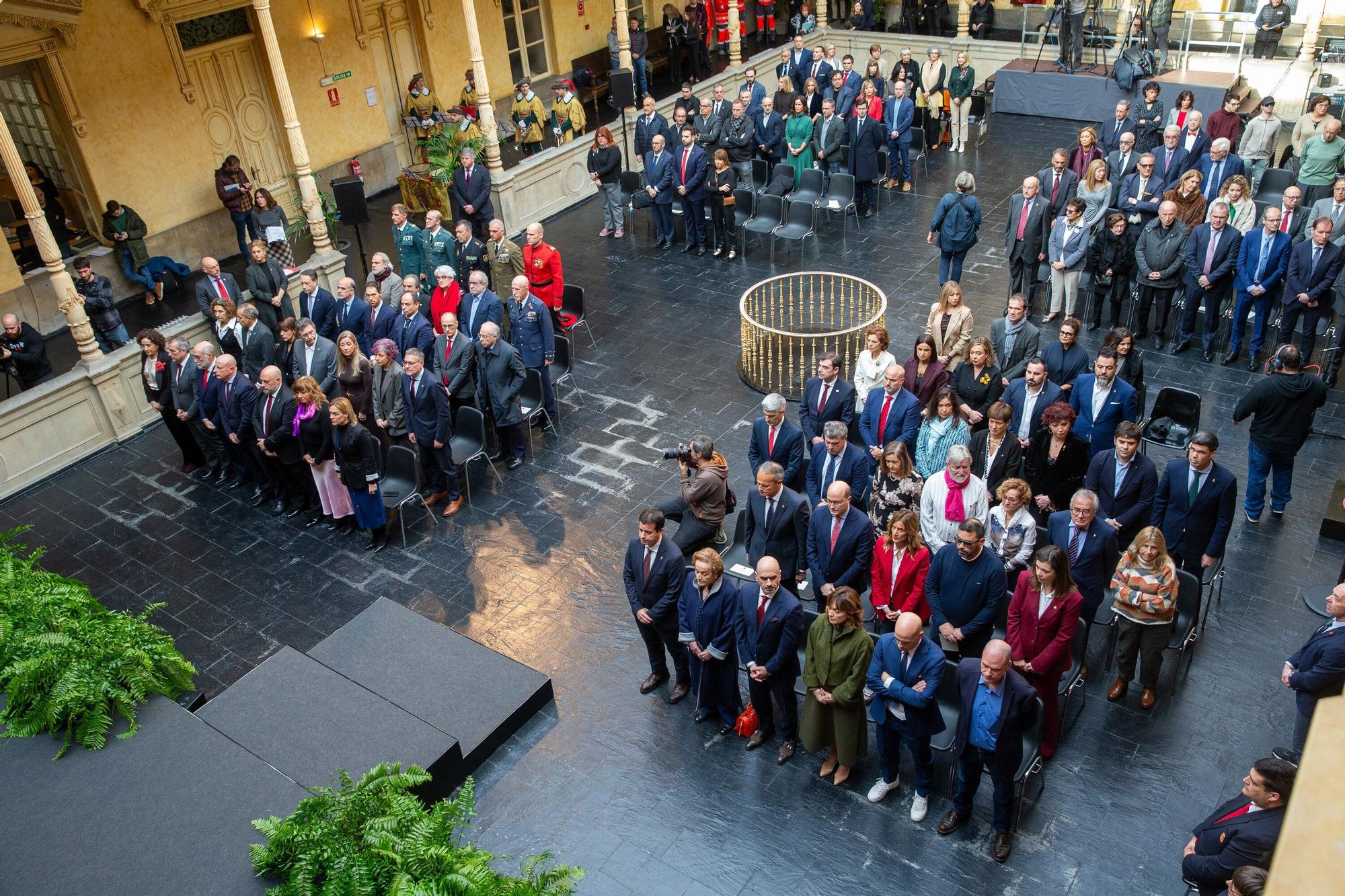 Fotos de la entrega de la Medalla de Oro de Navarra a Manuel Torres a título póstumo
