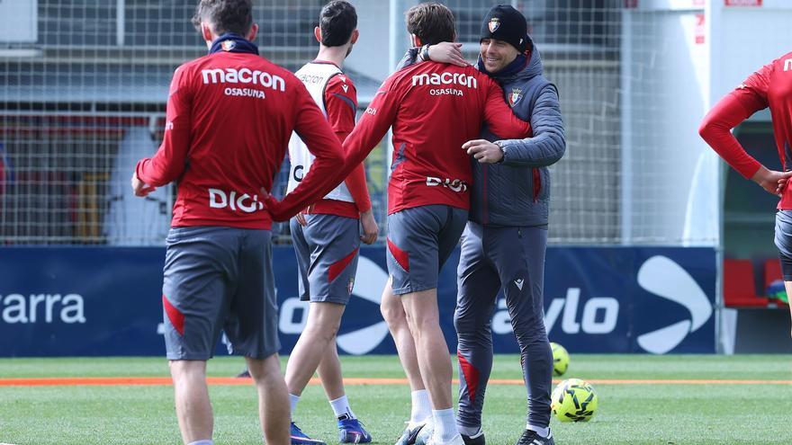 Iker Benito entrena por primera vez con el grupo tras su lesión de cruzado y Moro es duda