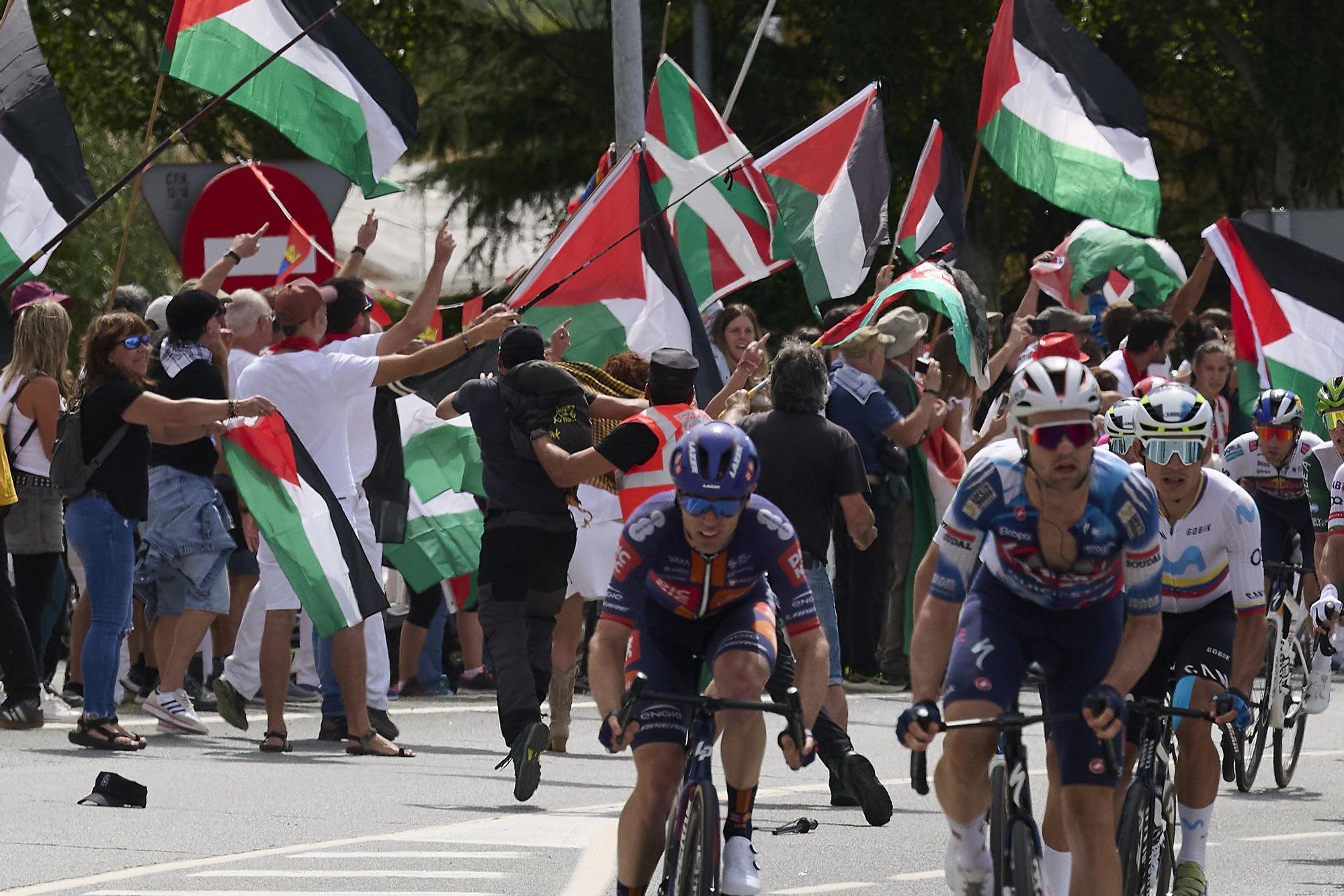 Fotos de la etapa navarra de La Vuelta 25 entre Sendaviva y Larra - Belagua