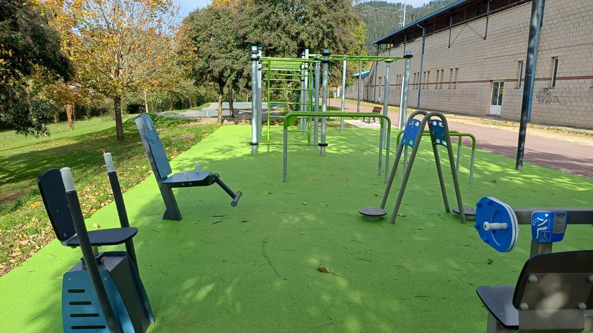 La nueva área deportiva multigeneracional este junto al campo de fútbol de Urbieta