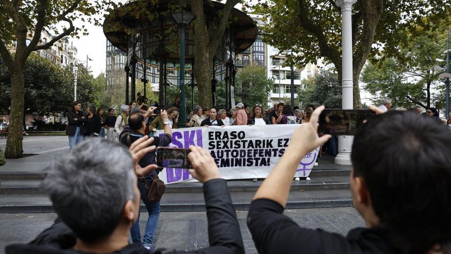 Centenares de personas condenan en Donostia el crimen machista de Zarautz