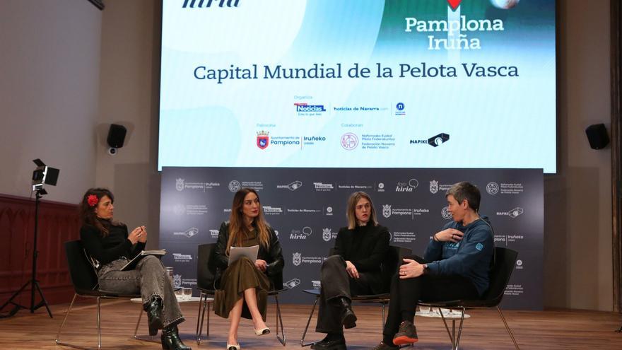 La pelota es femenina