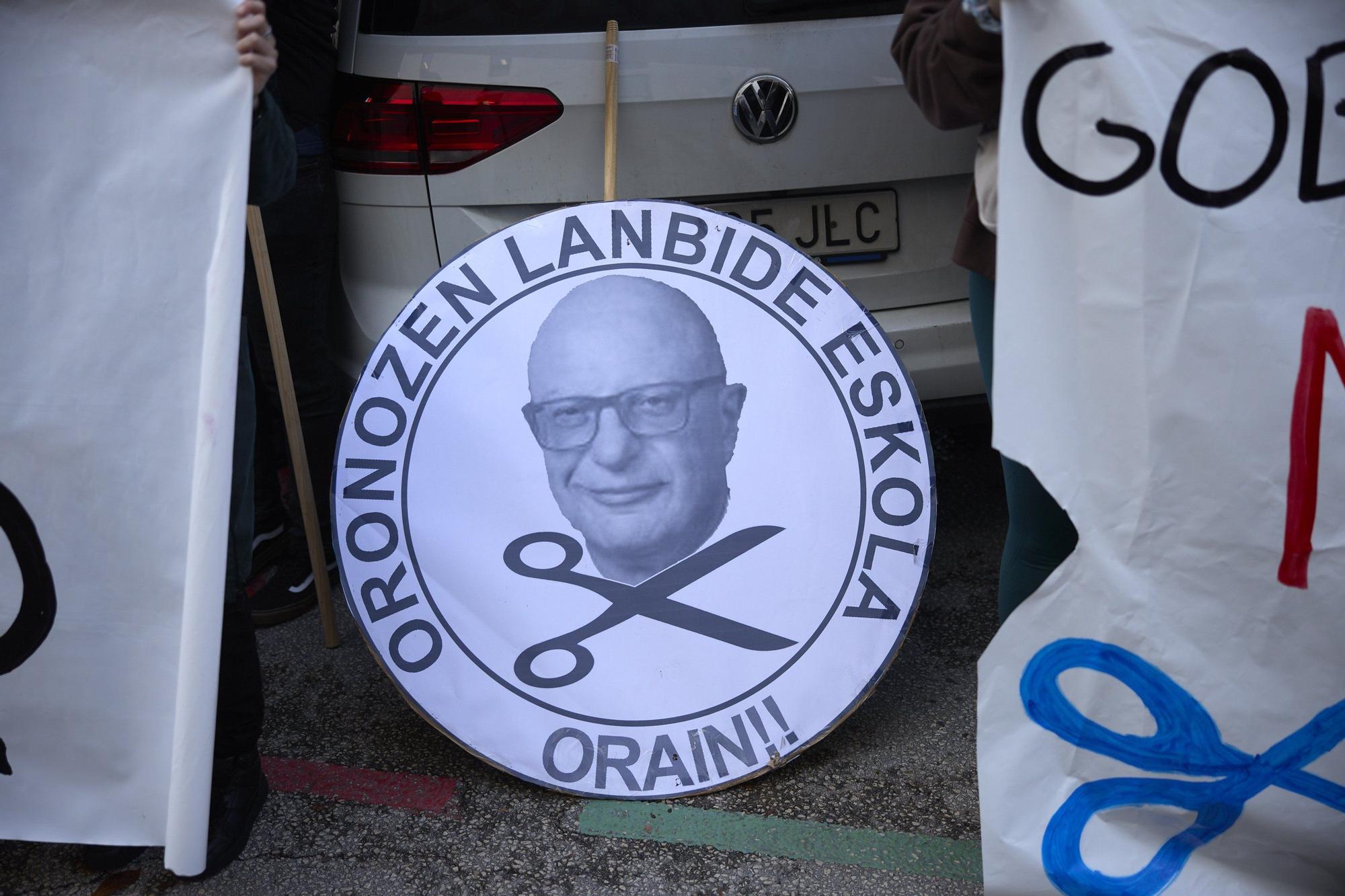 Concentración ante Educación en el marco de la huelga docente en los centros de FP