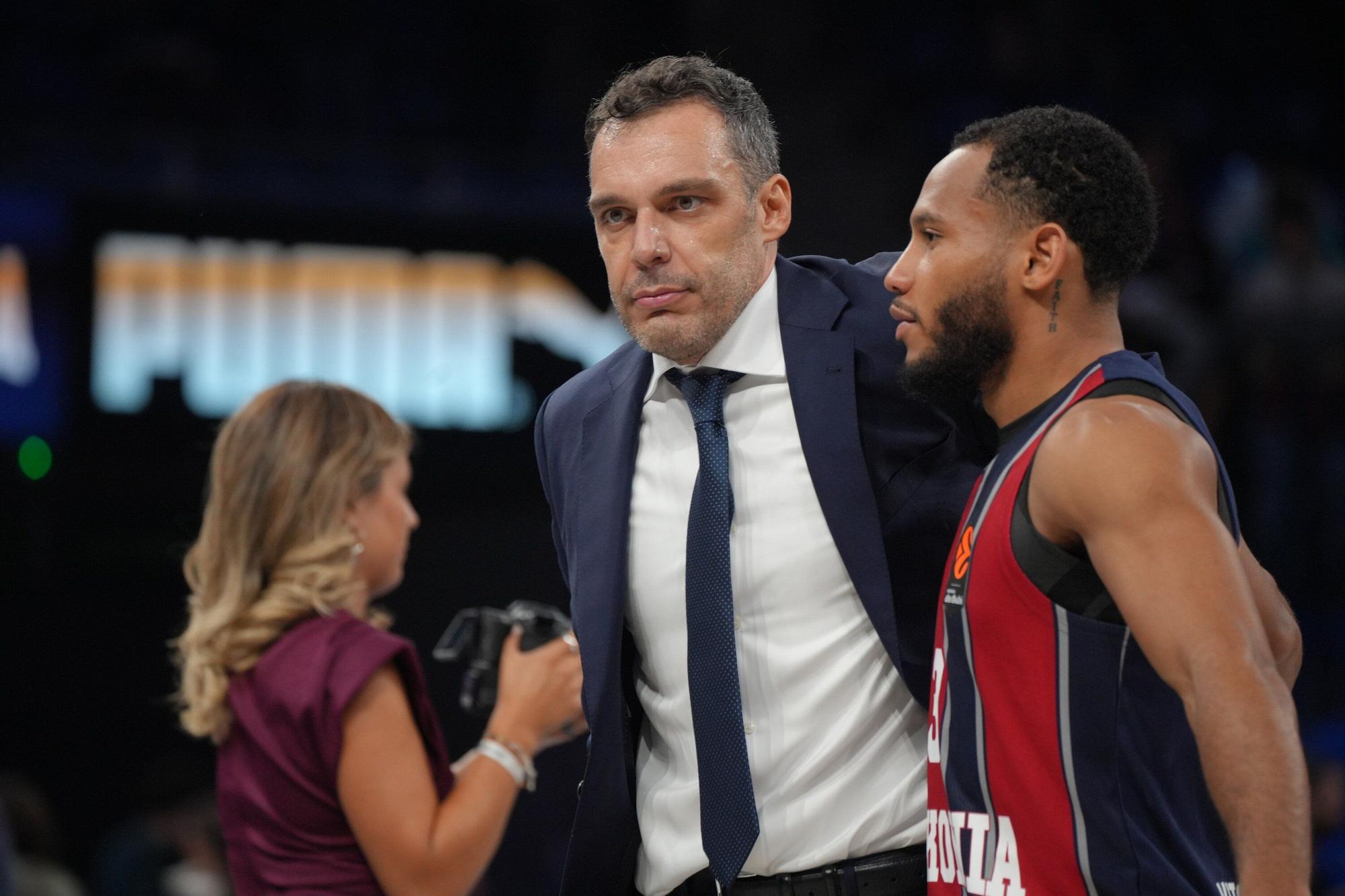 Todas las imágenes del Baskonia - Olympiacos en el Buesa Arena