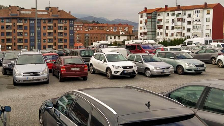 El parking de Iberluze se ha visto reducido sin que se hayan habilitado alternativas.