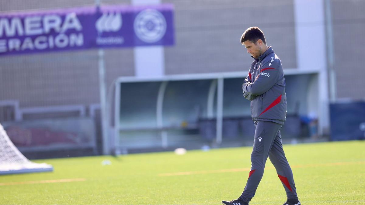 El entrenador de Osasuna Alessio Lisci, en la sesión de este martes