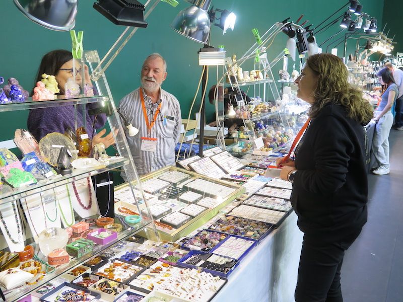 Los minerales, los fósiles y los dinosaurios toman Urretxu