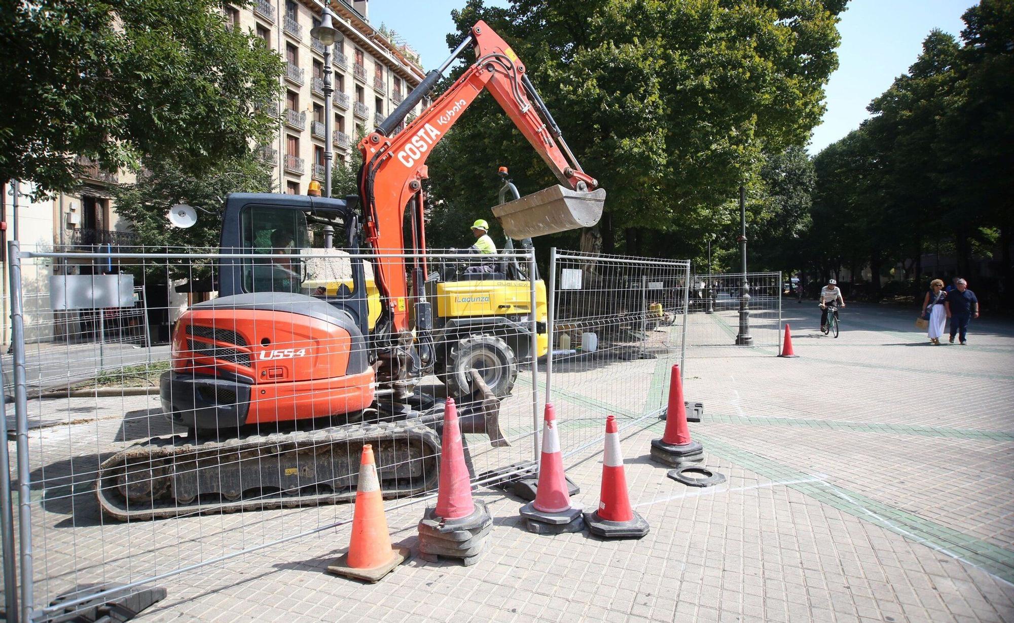 Fotos del Inicio de las catas previas al comienzo de las obra del Paseo de Sarasate