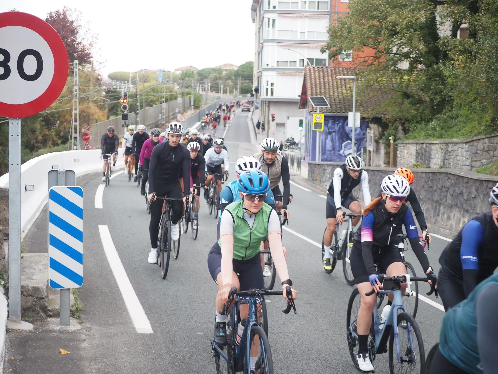 Fiesta ciclista en Deba