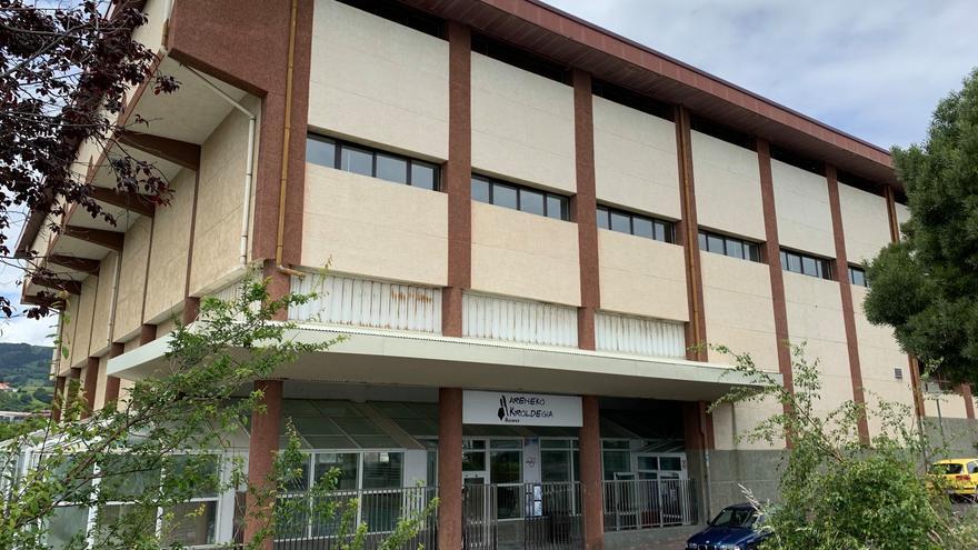 Los bebés de Bermeo se lanzan al agua con un nuevo curso de matronatación
