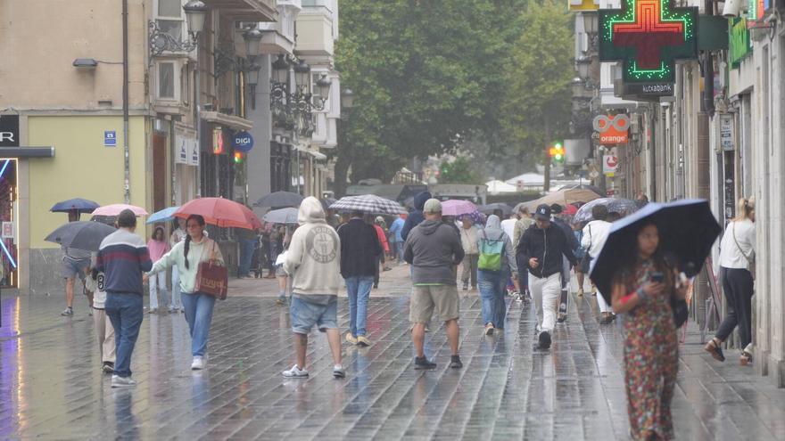 Pendientes del cielo en Vitoria para ver si la lluvia aguará o no los actos de este Santiago