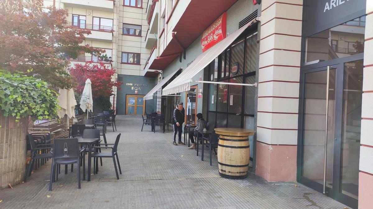 Los locales están situados en la parte baja de estos edificios de la calle Arieta en Estella-Lizarra